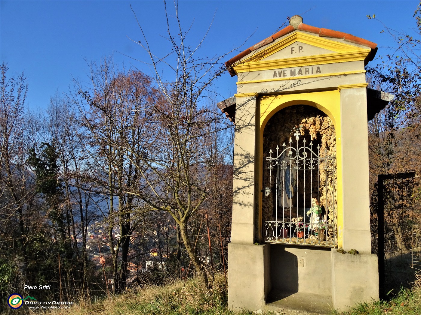 30 Santella Madonna di Lourdes sul tratto Endenna-Pradelli.JPG